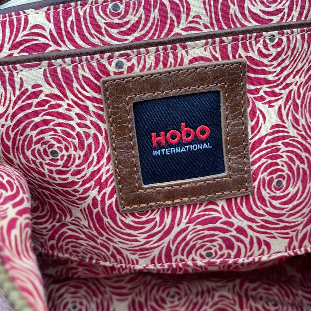 ❗️SOLD❗️HOBO INTERNATIONAL- BROWN LEATHER PURSE - Picture 9 of 13
